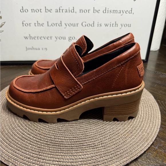 Sorel Joan Now City Loafers with Lug Sole Women SZ 8- Box 16 - Picture 4 of 7